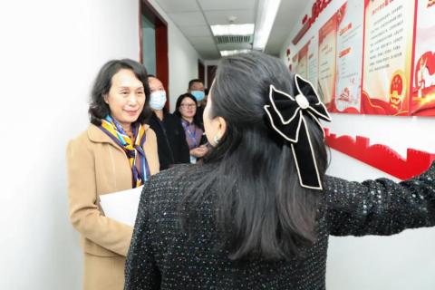 罗湖区人大常委副主任谭会茹一行莅临杏彩娱乐调研