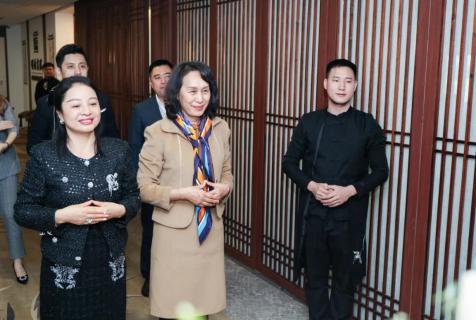 罗湖区人大常委副主任谭会茹一行莅临杏彩娱乐调研