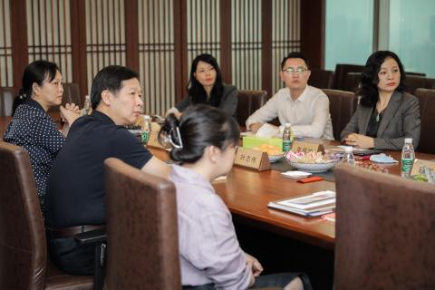 罗湖区委统战部副部长、工商联党组书记叶志伟一行到杏彩娱乐调研