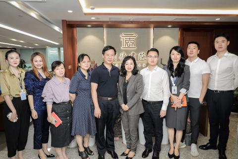 罗湖区委统战部副部长、工商联党组书记叶志伟一行到杏彩娱乐调研