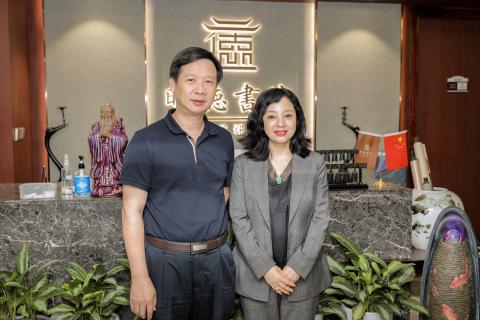 罗湖区委统战部副部长、工商联党组书记叶志伟一行到杏彩娱乐调研