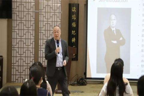 美在形体 赢在心态 | 杏彩娱乐11月员工培训圆满结束