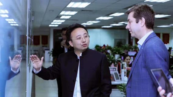 胡润百富创始人来访杏彩娱乐,共商战略合作!